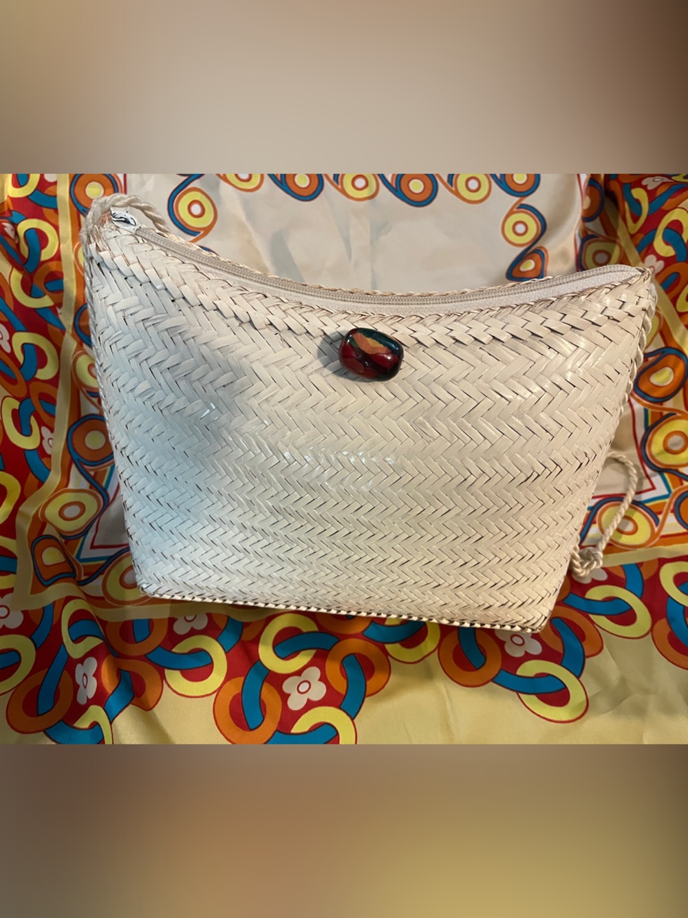 White Woven Shoulder Bag with Decorative Stone